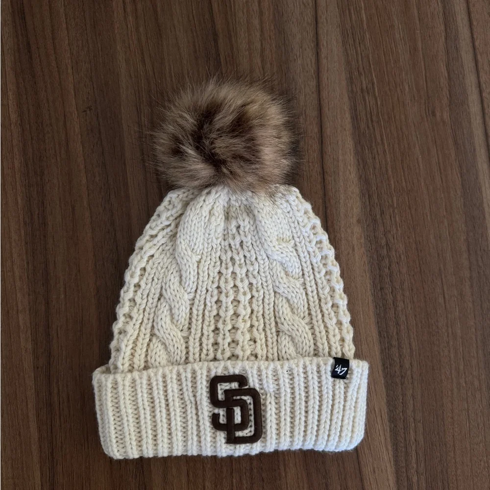 NEVER WORN 47 Kids Cream Cable-Knit Pom Beanie with Brown SD Logo
